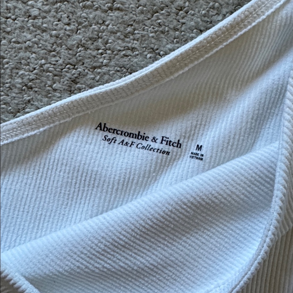 NWOT Abercrombie & Fitch White Asymmetrical Tank Top - Picture 2 of 2